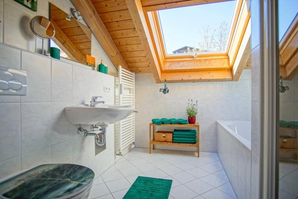 Luxury Living Near Weissensee +Balcony +Netflix Füssen Eksteriør bilde
